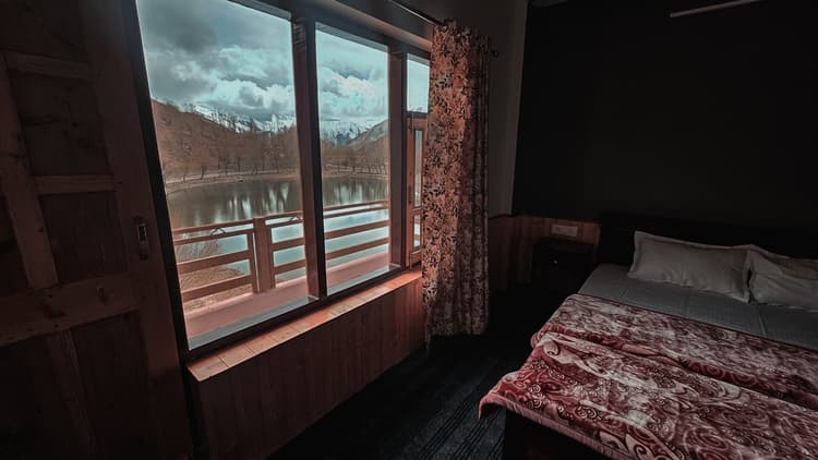 The Alpinist Lakeside