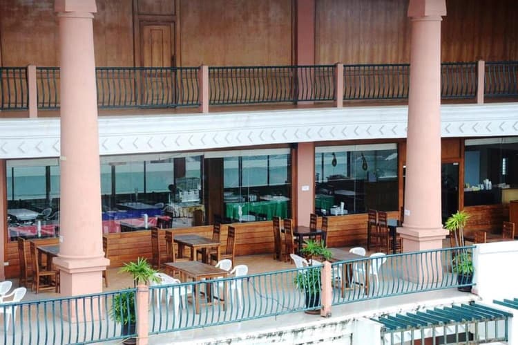 Bel Aire Hotel