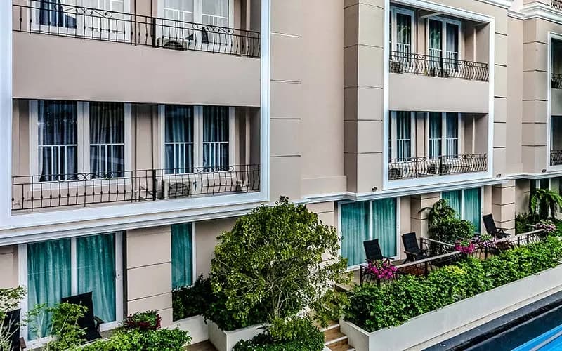https://cdn.fullontravel.com/Beverly Plaza