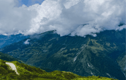 Scenic Drive from Bhalukpong to Dirang