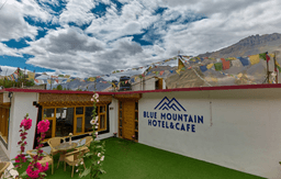 Blue mountain hotel & cafe