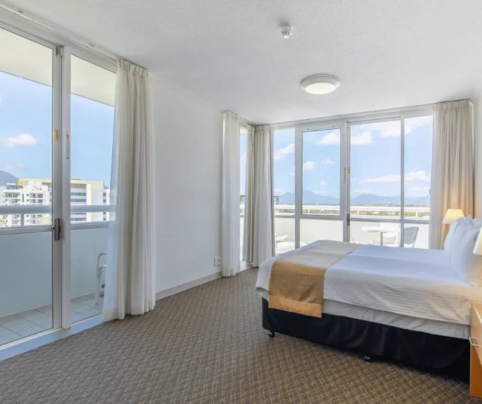 Cairns Harbourside Hotel