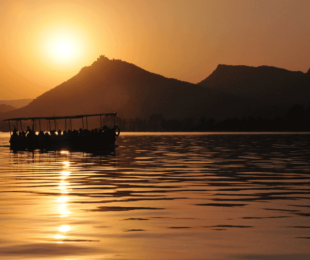 City Palace Visit & Rayta Hills Excursion