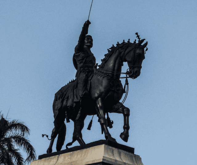 City Palace Visit & Rayta Hills Excursion