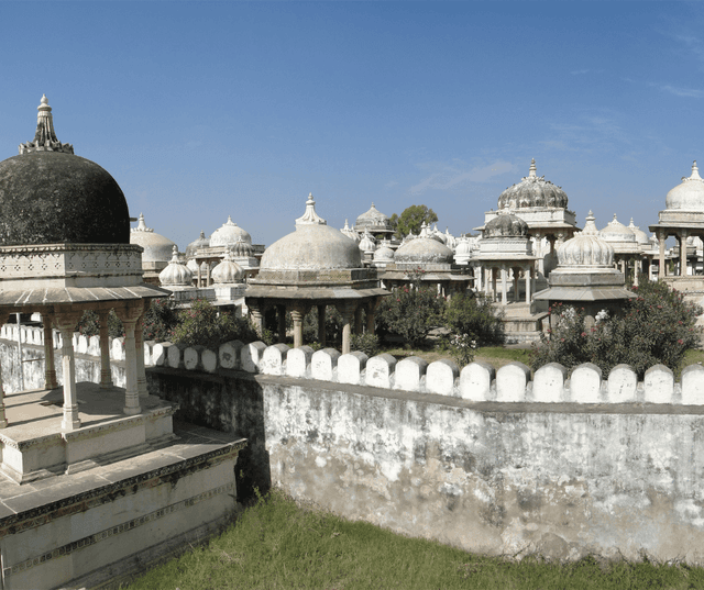 City Palace Visit & Rayta Hills Excursion