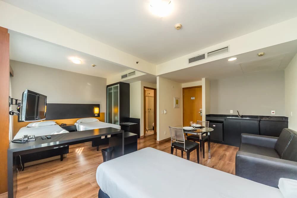 Paraiso Suites by Charlie