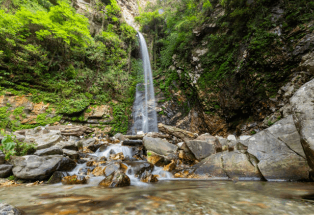 Hike to Chhoie Waterfall