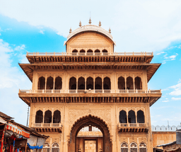 Transfer to Udaipur via Nathdwara & Sightseeing
