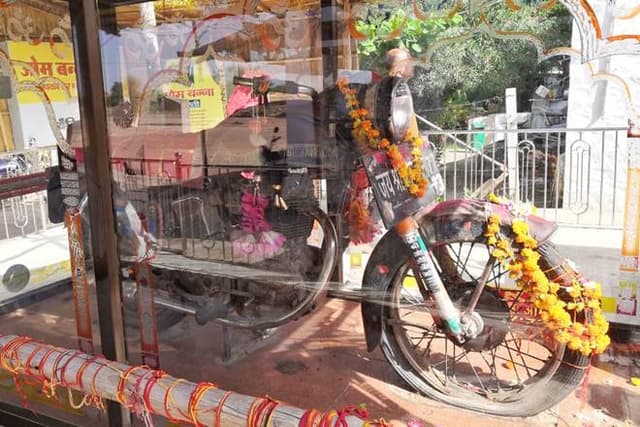 Transfer to Jodhpur with En Route Sightseeing