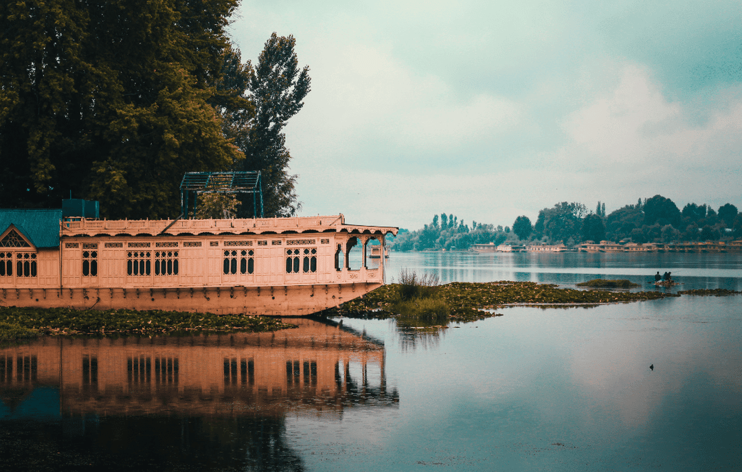 House boat in Dal Lake